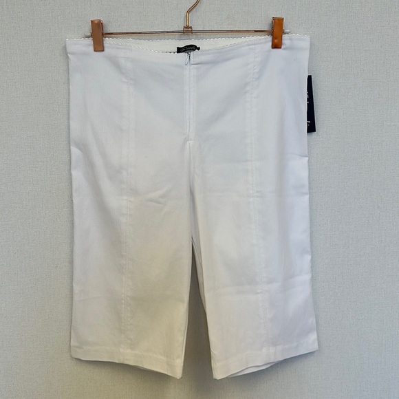 Klaveli Pants - Klaveli White Bermuda Stretch to Fit Shorts • Sz 18 • NWT!